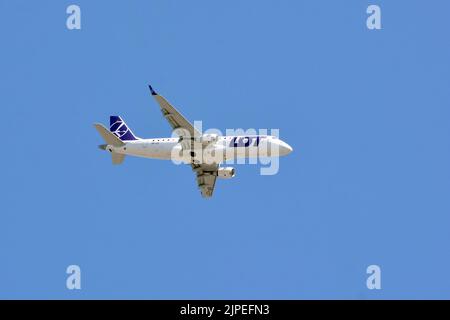 LOT (est le porte-drapeau de la Pologne), Embraer E175LR avion, Budapest, Hongrie, Magyarország, Europe Banque D'Images