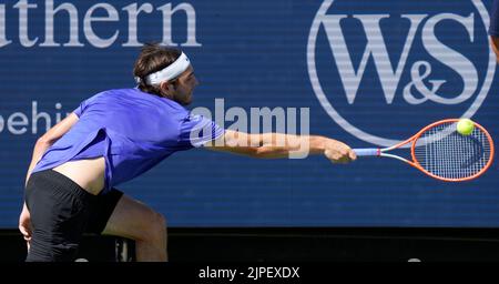 Mason, Ohio, États-Unis. 17 août 2022 : Taylor Fritz (États-Unis) a battu Nick Kyrgios (AUS) 6-3, 6-2, à l'Open de l'Ouest et du Sud en étant joué au Lindner Family tennis Centre à Cincinnati, Ohio/États-Unis © Leslie Billman/Tennisclix/Cal Sport Media Credit: CAL Sport Media/Alay Live News Banque D'Images