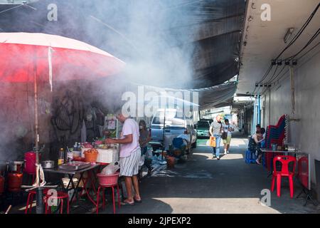 BANGKOK, THAÏLANDE. 1 avril 2016. Célèbre quartier chinois de Bangkok. Rues colorées et vie quotidienne. Bangkok est une destination touristique importante. Banque D'Images