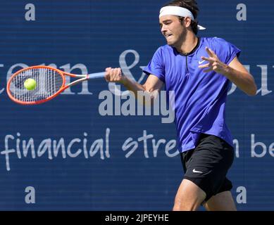 Mason, Ohio, États-Unis. 17 août 2022 : Taylor Fritz (États-Unis) a battu Nick Kyrgios (AUS) 6-3, 6-2, à l'Open de l'Ouest et du Sud en étant joué au Lindner Family tennis Centre à Cincinnati, Ohio/États-Unis © Leslie Billman/Tennisclix/Cal Sport Media Credit: CAL Sport Media/Alay Live News Banque D'Images