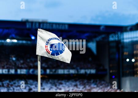 Copenhague, Danemark. 16th, août 2022. Le drapeau d'angle avec le logo du FC Copenhagen vu lors du match de qualification de l'UEFA Champions League entre le FC Copenhagen et Trabzonspur à Parken à Copenhague. (Crédit photo: Gonzales photo - Dejan Obretkovic). Banque D'Images