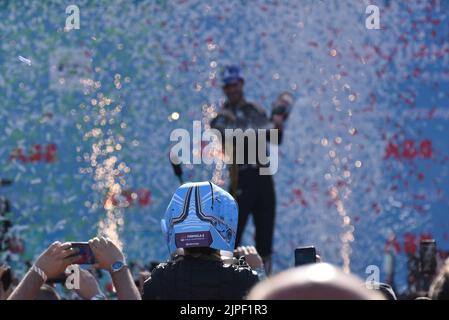 Mitch Evans célébrant sa victoire en E-Prix à Rome, 2022 Banque D'Images