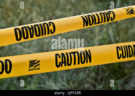 Cassette « attention - Cuidado » (anglais et espagnol), entrée restreinte, fabriquée aux États-Unis. Banque D'Images
