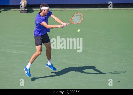 Mason, Ohio, États-Unis. 16th septembre 2022. WESTERN and Southern Open tennis, Mason, OH - Taylor Fritz joue le ballon contre Nick Kyrgios, adversaire. 17 août 2022 - photo de Wally Nell/ZUMA Press (photo : © Wally Nell/ZUMA Press Wire) Banque D'Images