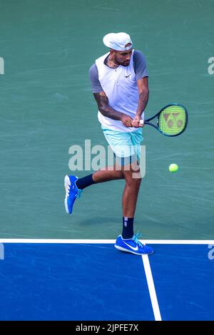 Mason, Ohio, États-Unis. 16th septembre 2022. WESTERN et Southern Open tennis, Mason, OH - Nick Kyrgios joue le ballon contre son adversaire Taylor Fritz. 17 août 2022 - photo de Wally Nell/ZUMA Press (photo : © Wally Nell/ZUMA Press Wire) Banque D'Images