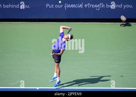 Mason, Ohio, États-Unis. 16th septembre 2022. WESTERN and Southern Open tennis, Mason, OH - Taylor Fritz joue le ballon contre Nick Kyrgios, adversaire. 17 août 2022 - photo de Wally Nell/ZUMA Press (photo : © Wally Nell/ZUMA Press Wire) Banque D'Images