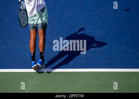 Mason, Ohio, États-Unis. 16th septembre 2022. WESTERN et Southern Open tennis, Mason, OH - Nick Kyrgios joue le ballon contre son adversaire Taylor Fritz. 17 août 2022 - photo de Wally Nell/ZUMA Press (photo : © Wally Nell/ZUMA Press Wire) Banque D'Images