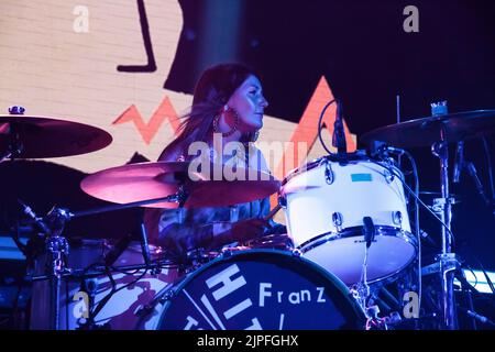 Toronto, Canada. 17th août 2022. Le batteur Audrey Tait du groupe de rock écossais Franz Ferdinand se produit à History Nightclub à Toronto, CANADA crédit : Bobby Singh/Alay Live News Banque D'Images