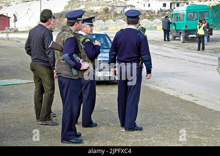 Barrage routier de la police, Tirana, Albanie Banque D'Images