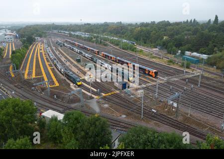 Oxley, Wolverhampton 18 août 2022 - des trains de la côte ouest d'Avanti stationnés et inutilisés se trouvent au dépôt de traction et d'entretien de matériel roulant d'Oxley, près de Wolverhampton, alors que les grèves ferroviaires se poursuivent au Royaume-Uni. Crédit : Scott cm/Alay Live News Banque D'Images