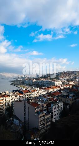 Paysage de la côte d'Izmir et de la mer Égée vu de l'ancien ascenseur d'Izmir avec espace de copie Banque D'Images