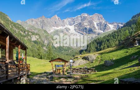 Les pics de Punta Gnifetti ou Signalkuppe, Parrotspitze, Ludwigshohe, Piramide Vincent de Rifugio Pastore - vallée de Valsie. Banque D'Images