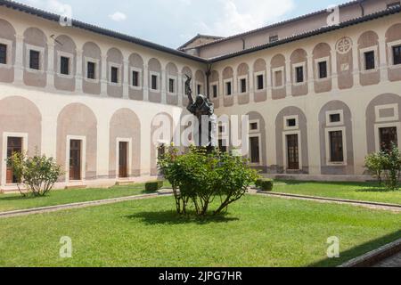 Subiaco, Latium - août 2022 - Monastère de Santa Scolastica, un des 12 fondé par Saint Benoît Banque D'Images