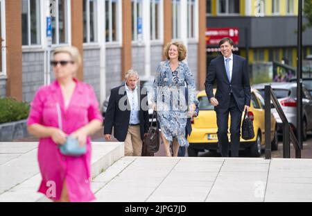 Arnheim, pays-Bas. 18th août 2022. 2022-08-18 10:44:31 ARNHEM - les représentants des banques arrivent avant une consultation avec le médiateur Johan Remkes au sujet de la politique d'azote. Plusieurs banques et transport en Logistiek Nederland discuteront avec Remkes de leur part dans le problème de l'azote. Rabobank a récemment été critiqué pour son rôle dans le financement de l'agriculture. ANP JEROEN JUMELET pays-bas - belgique sortie crédit: ANP/Alay Live News Banque D'Images