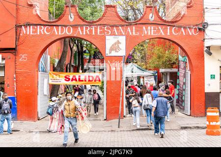 L'entrée du marché du Mercado Artesanal à Coyoacan, Mexico, Mexique Banque D'Images