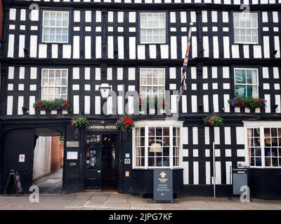 Le bâtiment à pans de bois de l'hôtel Feathers se trouve sur la High Street à Ledbury Herefordshire, Angleterre Banque D'Images