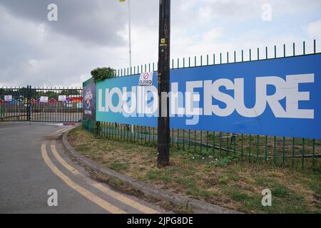 A Closed Liquid Leisure, près de Windsor, Berkshire. Le père affolé d'une fille qui est morte après avoir disparu au parc aquatique a parlé de son 'combat pour la vérité' sur ce qui aurait été son anniversaire de 12th ans. Kyra Hill avait des rêves de jouer au football pour l'équipe féminine de Manchester United avant la tragédie de Liquid Leisure, près de Windsor, Berkshire, on 6 août. Les services d'urgence ont été appelés au 3,55pm et Kyra a été retrouvée juste après 5,10pm et a été transportée d'urgence à l'hôpital de Wexham Park, où elle est décédée. Date de la photo: Jeudi 18 août 2022. Banque D'Images