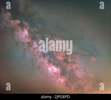 La voie lactée est un groupe de lumière brumeux vu dans le ciel nocturne formé d'étoiles Banque D'Images