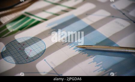 Rapports financiers et diagrammes de plan stratégique avec pointeurs de clôture Banque D'Images