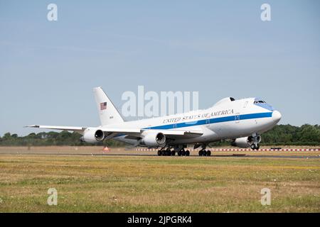 États-Unis les Boeing E-4B National Airborne Operations Center quittent RAF Fairford au Royaume-Uni après avoir participé au RIAT Banque D'Images