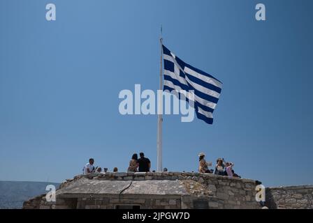 Les touristes à l'Acropole donnent sur Athènes en été Banque D'Images