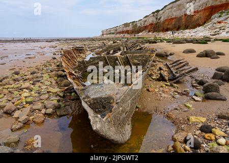 Les restes rouillés du Steam Trawler Sheraton ont été épatés sur la plage de Hunstanton. Banque D'Images