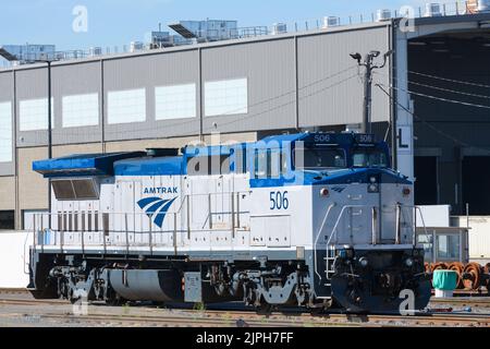 Seattle - 14 août 2022; Amtrak GE Dash 8-32BWH locomotive numéro 506 au dépôt de Seattle Banque D'Images