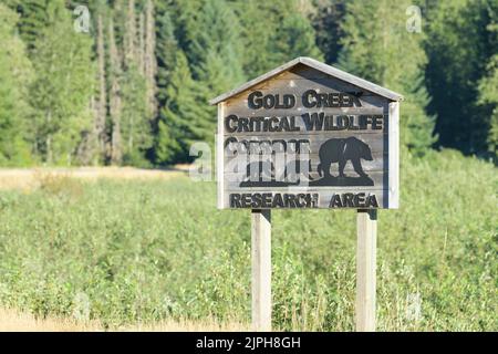 Snoqualmie Pass, WA, États-Unis - 15 août 2022 ; panneau pour la zone de recherche du couloir de la faune critique de Gold Creek au col Snoqualmie Banque D'Images