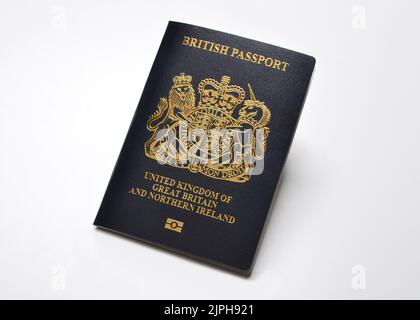 Nouveau passeport britannique BritishBlue post-brexit introduit 2020 sur fond blanc Banque D'Images