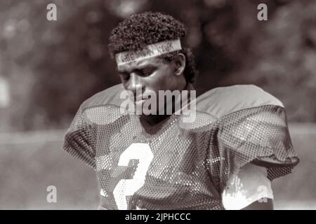 Deion Sanders à l'Université d'État de Floride à Tallahassee, Floride, c1988, où il a joué sous l'entraîneur-chef Bobby Bowden. Sanders, parfois appelé « Prime Time » ou « Neon Deion », serait plus tard intronisé au College football Hall of Fame et au Pro football Hall of Fame. Athlète multisport, il a joué pour plusieurs équipes dans la National football League (NFL) et la Major League Baseball (MLB). Banque D'Images