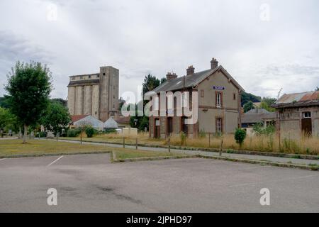 Image de plusieurs bâtiments abandonnés dans une petite ville d'Europe centrale Banque D'Images