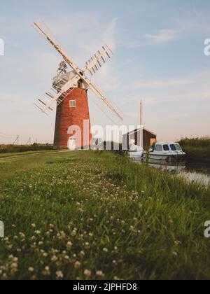 Horsey Windpump (1912) moulin à vent de drainage typique appartenant à la National Trust à Horsey on Horsey Mere, Norfolk Broads Angleterre. Banque D'Images