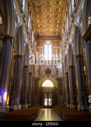 Nef principale de l'église San Domenico Maggiore, Naples Banque D'Images