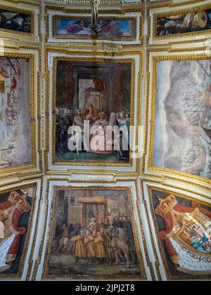 Palais royal de Naples salle de l'ambassadeur peinture de plafond du mariage de Marianne à Philippe II d'Espagne, et en dessous, entrée de marianne à Madrid Banque D'Images