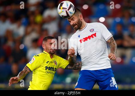 Valence, Espagne. 18th août 2022. VALENCE, ESPAGNE - AOÛT 18: Marko Livaja de HNK Hajduk saut en fente pour une barre de coupe lors de la Ligue des conférences de l'UEFA matchs de la première jambe entre Villarreal CF et HNK Hajduk sur 18 août 2022 à Valence, Espagne. Photo: Omar Arnau/PIXSELL crédit: Pixsell Agence photo et vidéo/Alay Live News Banque D'Images