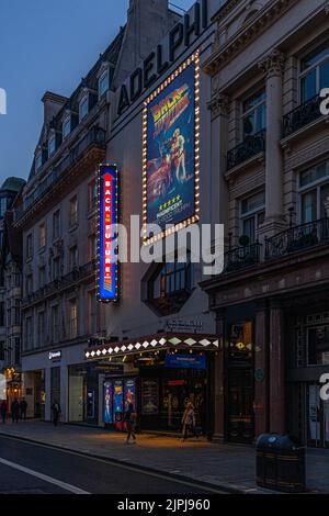 The Adelphi Theatre on the Strand, City of Westminster, Londres, Angleterre, Royaume-Uni. Banque D'Images