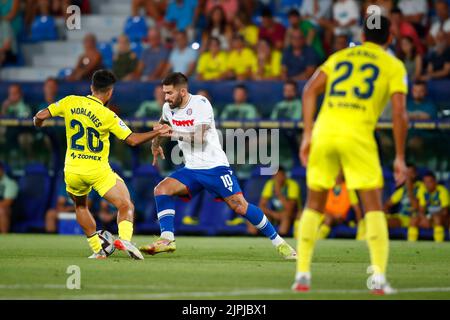 Valence, Espagne. 18th août 2022. VALENCE, ESPAGNE - AOÛT 18 : Marko Livaja de HNK Hajduk Split et Manu Morlanes de Villarreal CF en action pendant le match de la première jambe de la Ligue des conférences de l'UEFA entre Villarreal CF et HNK Hajduk sur 18 août 2022 à Valence, Espagne. Photo: Omar Arnau/PIXSELL crédit: Pixsell Agence photo et vidéo/Alay Live News Banque D'Images