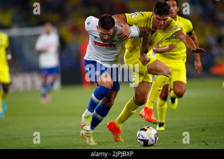 Valence, Espagne. 18th août 2022. VALENCE, ESPAGNE - AOÛT 18 : Jorge Cuenca de Villarreal CF et Marko Livaja de HNK Hajduk Split en action pendant le match de la première jambe de la Ligue des conférences de l'UEFA entre Villarreal CF et HNK Hajduk sur 18 août 2022 à Valence, Espagne. Photo: Omar Arnau/PIXSELL crédit: Pixsell Agence photo et vidéo/Alay Live News Banque D'Images