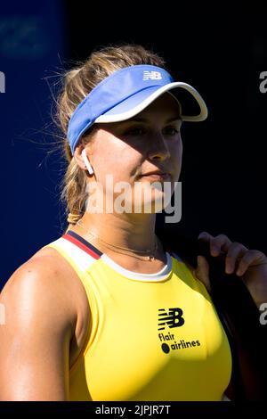 West Vancouver, Canada. 16th août 2022. West Vancouver, Colombie-Britannique, Canada, 16 août 2022 Eugénie Bouchard (Canada) arrive sur le terrain pour son premier match rond-point au tournoi de tennis Odlum Brown VanOpen sur 16 août 2022 au Hollyburn Country Club à West Vancouver, C.-B., Canada. (Amy elle/SPP) crédit: SPP Sport presse photo. /Alamy Live News Banque D'Images