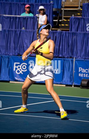 West Vancouver, Canada. 16th août 2022. West Vancouver, Colombie-Britannique, Canada, 16 août 2022 Eugénie Bouchard (Canada) se réchauffe pour son premier match rond-point au tournoi de tennis Odlum Brown VanOpen sur 16 août 2022 au Hollyburn Country Club à West Vancouver, C.-B., Canada. (Amy elle/SPP) crédit: SPP Sport presse photo. /Alamy Live News Banque D'Images