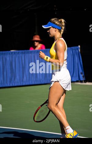 West Vancouver, Canada. 16th août 2022. West Vancouver, Colombie-Britannique, Canada, 16 août 2022 Eugénie Bouchard (Canada) réagit lors du premier match de tennis Odlum Brown VanOpen sur 16 août 2022 au Hollyburn Country Club de West Vancouver, C.-B., Canada. (Amy elle/SPP) crédit: SPP Sport presse photo. /Alamy Live News Banque D'Images
