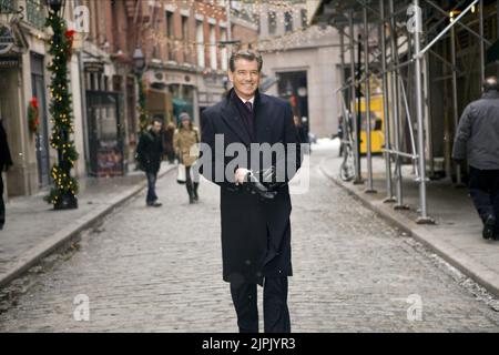 PIERCE BROSNAN, JE NE SAIS PAS COMMENT ELLE LE FAIT, 2011 Banque D'Images