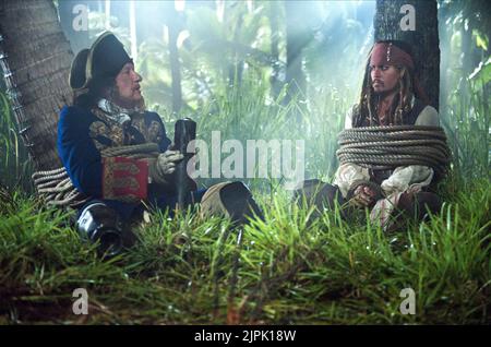 GEOFFREY RUSH, Johnny Depp, PIRATES DES CARAÏBES : SUR STRANGER TIDES, 2011 Banque D'Images