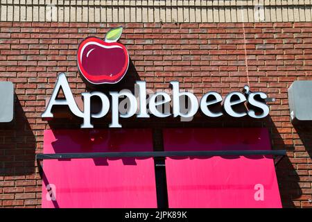 Bloomsburg, États-Unis. 18th août 2022. Un logo Applebee's est visible à l'extérieur de leur restaurant décontracté à Bloomsburg. Crédit : SOPA Images Limited/Alamy Live News Banque D'Images