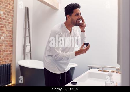 culture de beauté, lotions, cosmétiques pour hommes, beautés, soins de beauté, lotions Banque D'Images