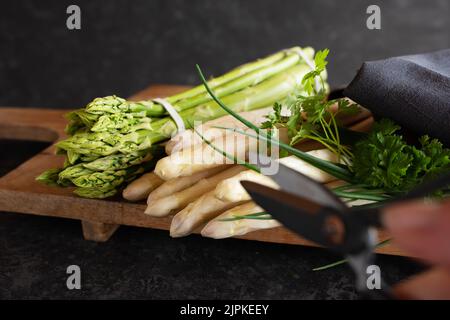 asperges vertes, asperges blanches Banque D'Images