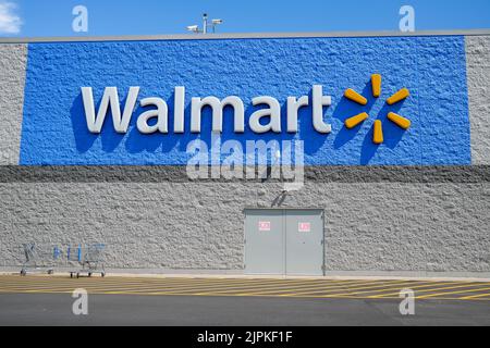 Bloomsburg, États-Unis. 18th août 2022. Le logo Walmart est affiché à l'extérieur de leur magasin près de Bloomsburg. Crédit : SOPA Images Limited/Alamy Live News Banque D'Images