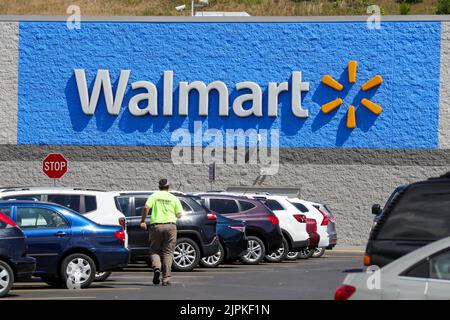 Bloomsburg, États-Unis. 18th août 2022. Le logo Walmart est affiché à l'extérieur de leur magasin près de Bloomsburg. Crédit : SOPA Images Limited/Alamy Live News Banque D'Images