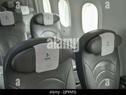 17 août 2022, Brandebourg, Schönefeld: Vue sur un Boeing 787 Dreamliner de la compagnie aérienne Norse Atlantic Airways. La compagnie aérienne Norse Atlantic Airways lance son premier vol de l'aéroport BER à New York (JFK) sur 17 août. Photo: Patrick Pleul/dpa Banque D'Images