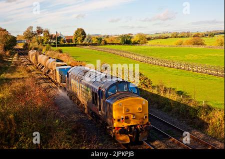 Classe 37419 à l'arrière de Rail Head Traetment train, Carlton, Stockton on Tees, Cleveland, Angleterre Banque D'Images